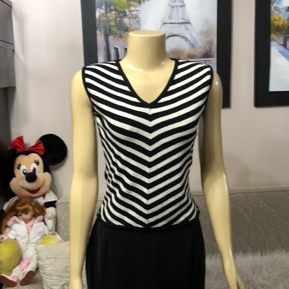 NWT V.A.S. CLOTHING CO TOP SIZE M-L